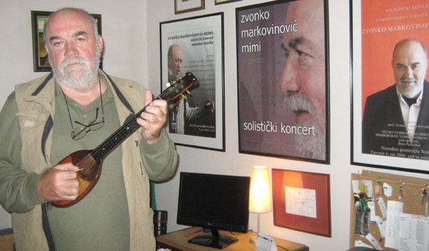 Мими воли параграфе, а још више писање нота